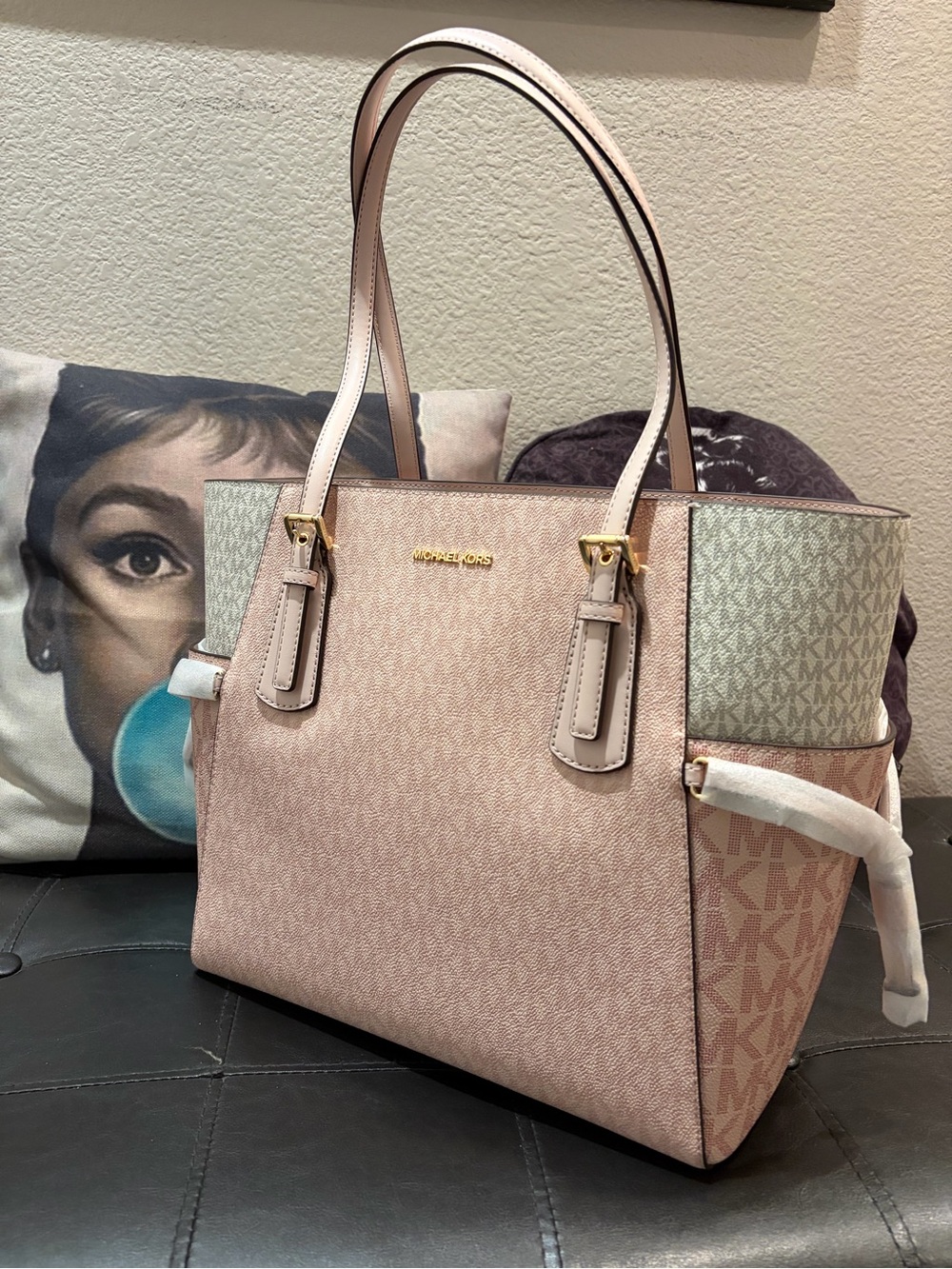 Michael Kors Blush Pink Signature Tote with Gold Hardware - Picture 2 of 6